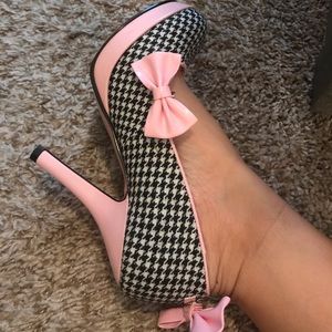 Pin Hp Couture brand heels. Size 8